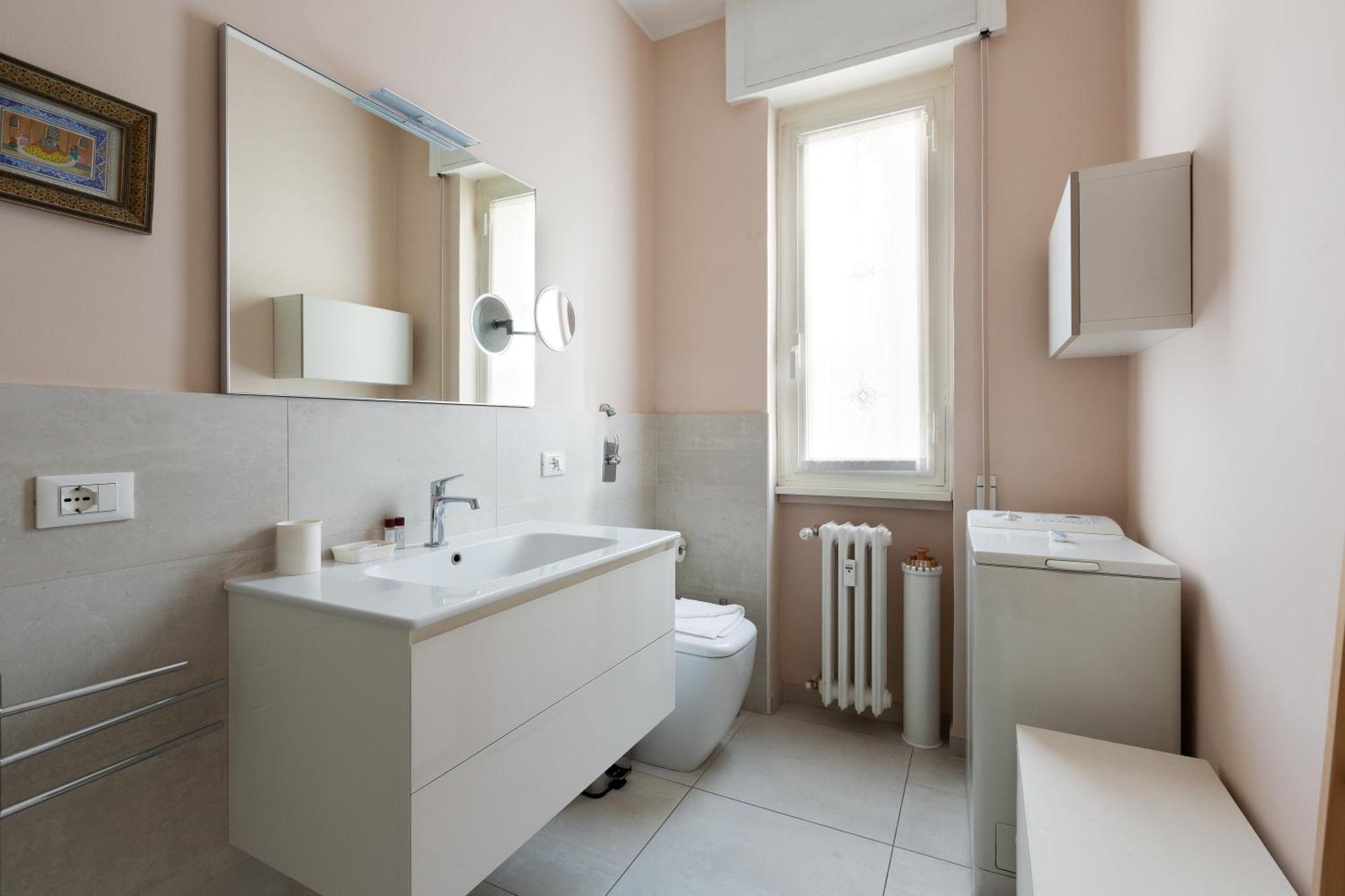 Milan-Linate Apartment With Balcony Exterior photo