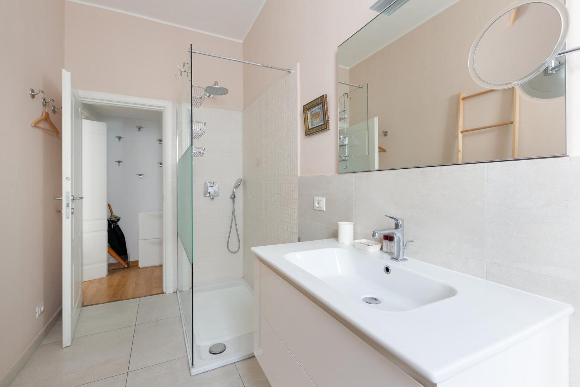 Milan-Linate Apartment With Balcony Exterior photo