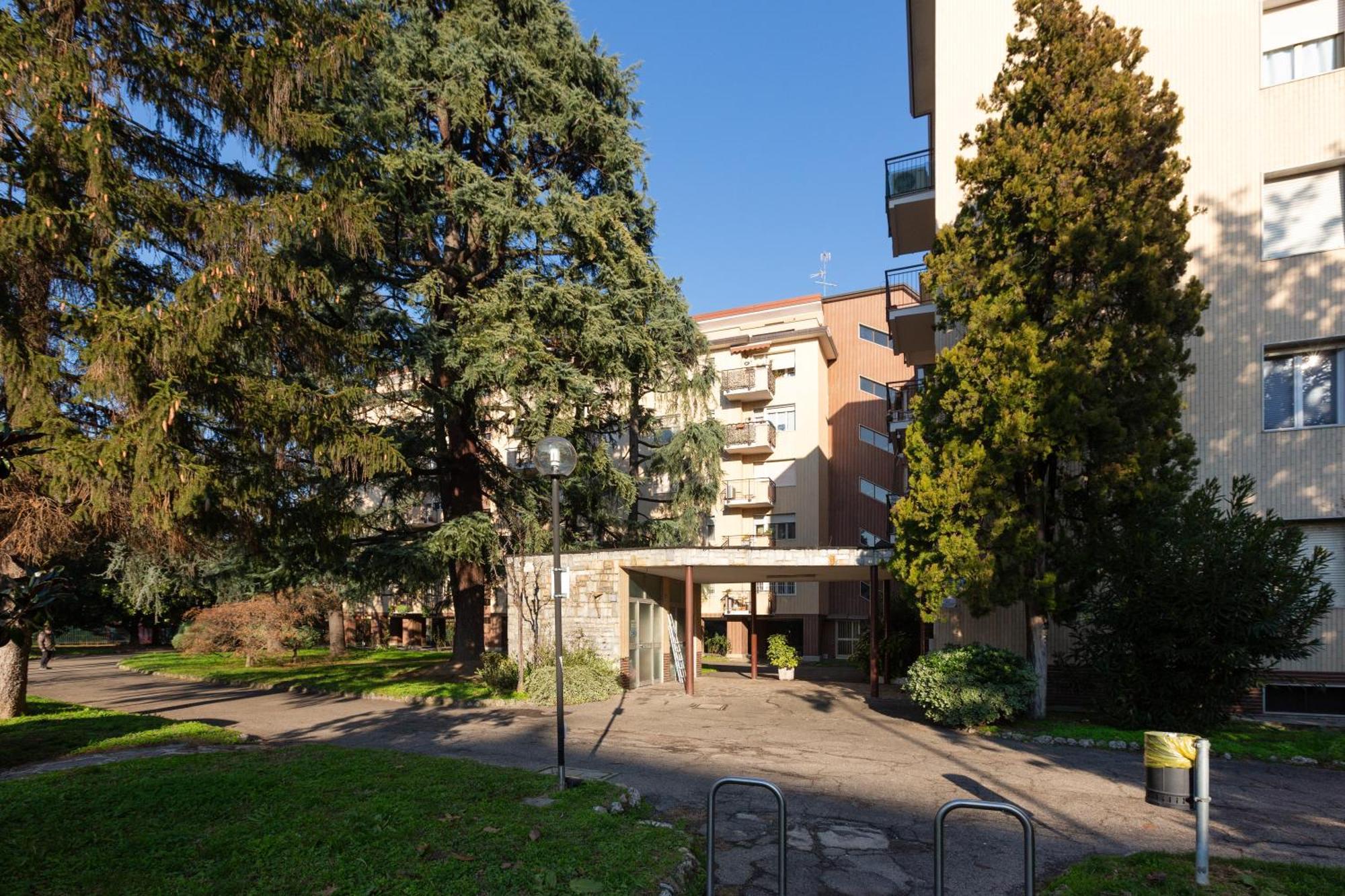 Milan-Linate Apartment With Balcony Exterior photo